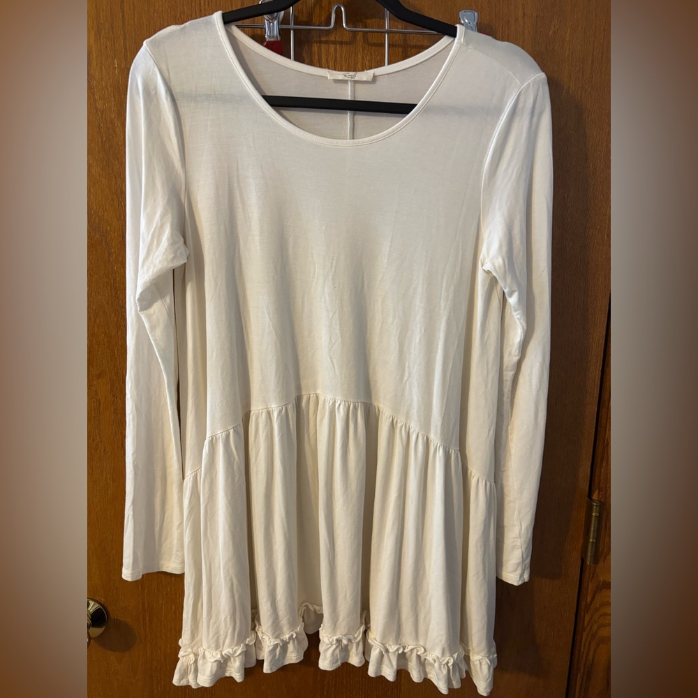 Easel Off White Peasant Style Ruffle Botttom Long Sleeve Small Oversized‎ EUC